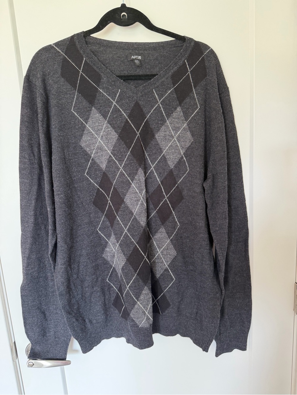 APT. 9 Men's Gray Argyle V-Neck Sweater